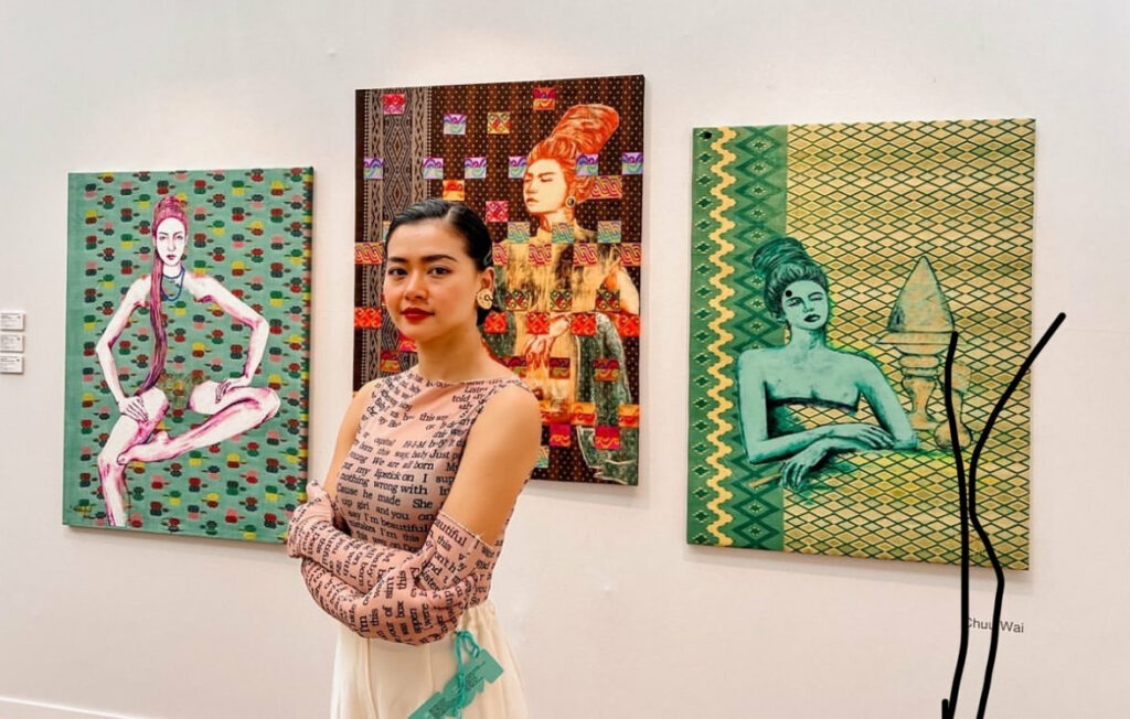 chuu in front of her works copy orig